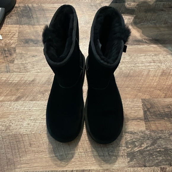 Kookaburra by Ugg Victoria Suede upper, decorative faux-fur details and bows - Picture 1 of 7